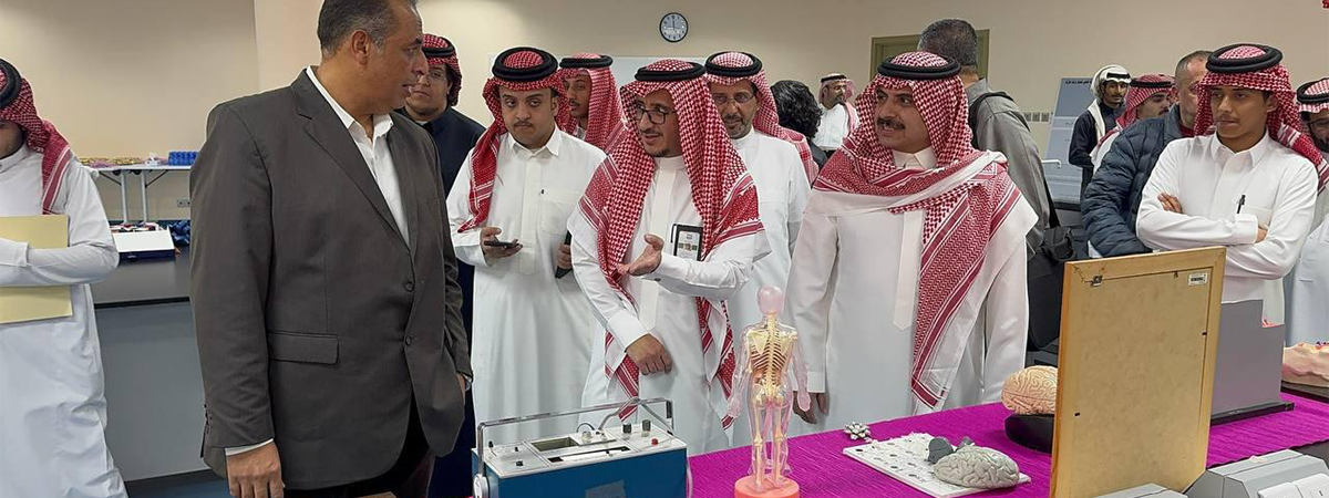 نادي كلية التربية يختتم فعالياته السنوية بمعرض علمي وتكريم المشاركين